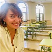 Profesora titulada en Inglés con amplia experiencia en la enseñanza de idiomas. Español para extranjeros adultos.